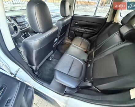 Белый Мицубиси Аутлендер, объемом двигателя 2.36 л и пробегом 140 тыс. км за 12999 $, фото 37 на Automoto.ua