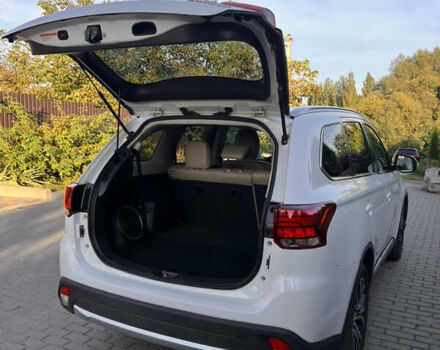 Белый Мицубиси Аутлендер, объемом двигателя 3 л и пробегом 197 тыс. км за 15500 $, фото 24 на Automoto.ua