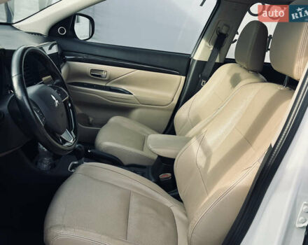 Белый Мицубиси Аутлендер, объемом двигателя 2.4 л и пробегом 147 тыс. км за 12999 $, фото 33 на Automoto.ua