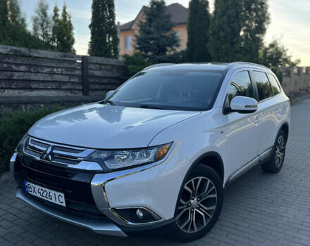 Белый Мицубиси Аутлендер, объемом двигателя 3 л и пробегом 197 тыс. км за 15300 $, фото 6 на Automoto.ua