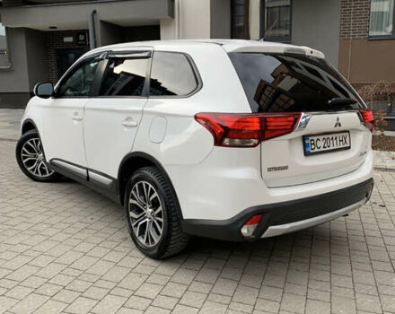 Белый Мицубиси Аутлендер, объемом двигателя 2.36 л и пробегом 47 тыс. км за 16000 $, фото 7 на Automoto.ua