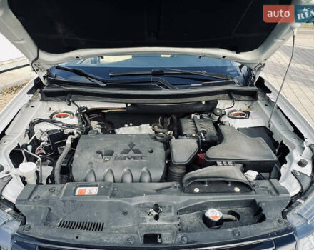 Белый Мицубиси Аутлендер, объемом двигателя 2.4 л и пробегом 147 тыс. км за 12999 $, фото 47 на Automoto.ua