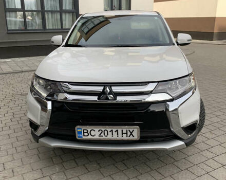 Белый Мицубиси Аутлендер, объемом двигателя 2.36 л и пробегом 47 тыс. км за 16000 $, фото 2 на Automoto.ua