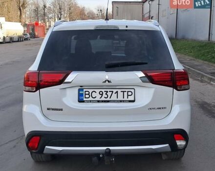Білий Міцубісі Аутлендер, об'ємом двигуна 2.3 л та пробігом 130 тис. км за 14999 $, фото 5 на Automoto.ua