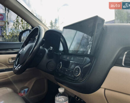 Белый Мицубиси Аутлендер, объемом двигателя 2.4 л и пробегом 147 тыс. км за 12999 $, фото 37 на Automoto.ua