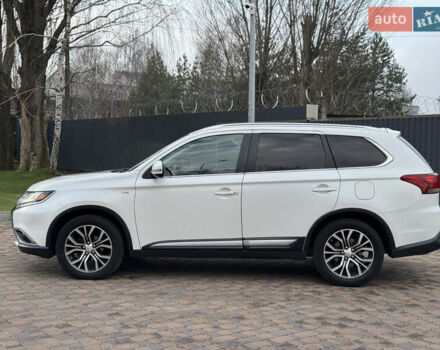 Белый Мицубиси Аутлендер, объемом двигателя 3 л и пробегом 310 тыс. км за 12700 $, фото 39 на Automoto.ua