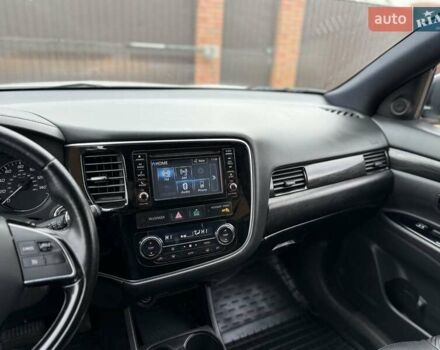 Белый Мицубиси Аутлендер, объемом двигателя 2.36 л и пробегом 191 тыс. км за 13950 $, фото 17 на Automoto.ua