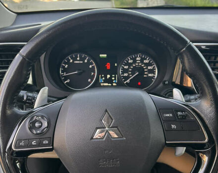 Белый Мицубиси Аутлендер, объемом двигателя 3 л и пробегом 197 тыс. км за 15500 $, фото 33 на Automoto.ua