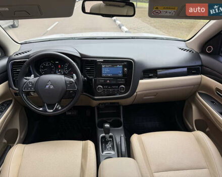 Белый Мицубиси Аутлендер, объемом двигателя 2.4 л и пробегом 160 тыс. км за 16600 $, фото 45 на Automoto.ua