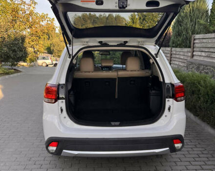 Белый Мицубиси Аутлендер, объемом двигателя 3 л и пробегом 197 тыс. км за 15300 $, фото 25 на Automoto.ua