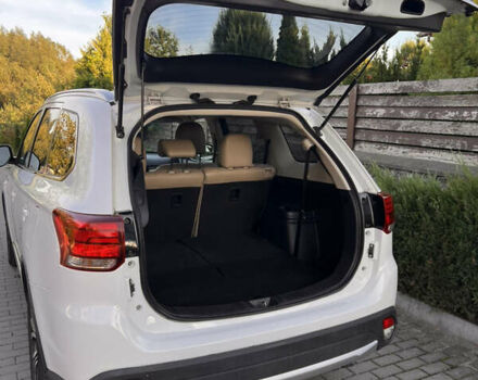 Белый Мицубиси Аутлендер, объемом двигателя 3 л и пробегом 197 тыс. км за 15500 $, фото 26 на Automoto.ua