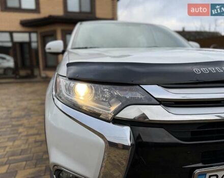 Белый Мицубиси Аутлендер, объемом двигателя 2.36 л и пробегом 191 тыс. км за 13950 $, фото 16 на Automoto.ua