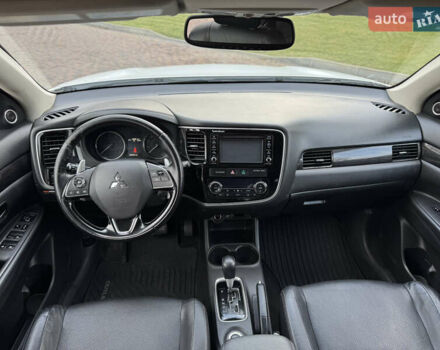 Белый Мицубиси Аутлендер, объемом двигателя 3 л и пробегом 310 тыс. км за 12700 $, фото 44 на Automoto.ua