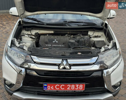 Белый Мицубиси Аутлендер, объемом двигателя 3 л и пробегом 310 тыс. км за 12700 $, фото 46 на Automoto.ua
