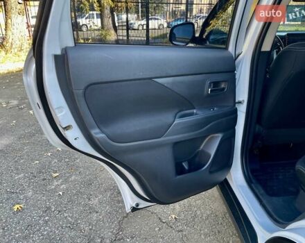 Белый Мицубиси Аутлендер, объемом двигателя 2 л и пробегом 146 тыс. км за 14500 $, фото 30 на Automoto.ua