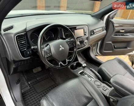 Белый Мицубиси Аутлендер, объемом двигателя 2.36 л и пробегом 191 тыс. км за 13950 $, фото 28 на Automoto.ua