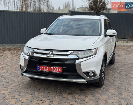 Белый Мицубиси Аутлендер, объемом двигателя 3 л и пробегом 310 тыс. км за 12700 $, фото 2 на Automoto.ua