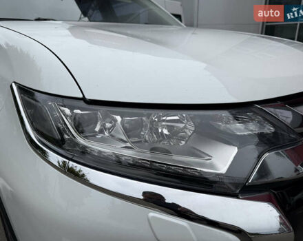 Белый Мицубиси Аутлендер, объемом двигателя 2.4 л и пробегом 160 тыс. км за 16500 $, фото 4 на Automoto.ua