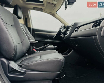 Белый Мицубиси Аутлендер, объемом двигателя 2.2 л и пробегом 140 тыс. км за 16200 $, фото 68 на Automoto.ua