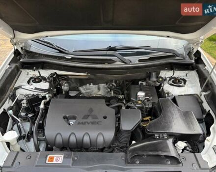 Белый Мицубиси Аутлендер, объемом двигателя 2.36 л и пробегом 191 тыс. км за 13950 $, фото 32 на Automoto.ua