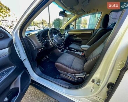 Белый Мицубиси Аутлендер, объемом двигателя 2 л и пробегом 146 тыс. км за 14500 $, фото 16 на Automoto.ua