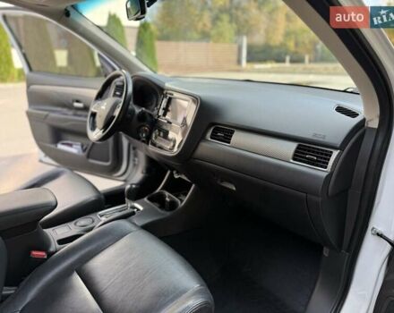 Міцубісі Аутлендер 2015 у Дніпро (Дніпропетровську) на Automoto.ua Білий Міцубісі Аутлендер, об'ємом двигуна 2.36 л та пробігом 178 тис. км за 14500 $, фото 23 на Automoto.ua