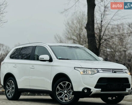 Белый Мицубиси Аутлендер, объемом двигателя 2.2 л и пробегом 140 тыс. км за 16200 $, фото 4 на Automoto.ua