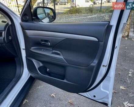 Белый Мицубиси Аутлендер, объемом двигателя 2 л и пробегом 146 тыс. км за 14500 $, фото 25 на Automoto.ua