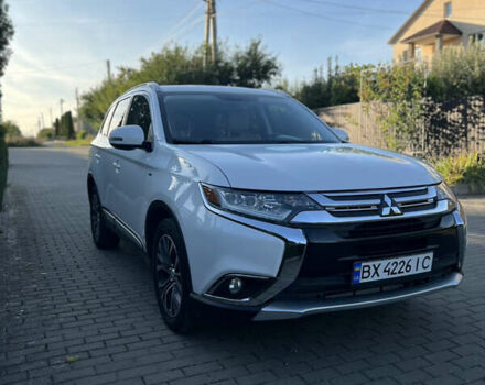 Белый Мицубиси Аутлендер, объемом двигателя 3 л и пробегом 197 тыс. км за 15500 $, фото 2 на Automoto.ua