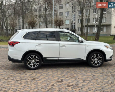 Белый Мицубиси Аутлендер, объемом двигателя 3 л и пробегом 310 тыс. км за 12700 $, фото 27 на Automoto.ua