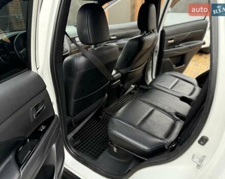 Белый Мицубиси Аутлендер, объемом двигателя 2.36 л и пробегом 191 тыс. км за 13950 $, фото 27 на Automoto.ua