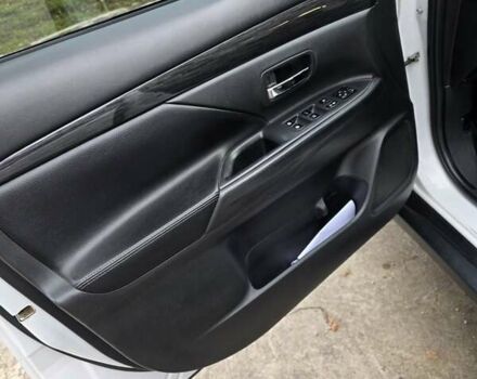 Белый Мицубиси Аутлендер, объемом двигателя 2.36 л и пробегом 169 тыс. км за 13300 $, фото 16 на Automoto.ua