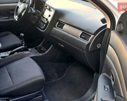 Білий Міцубісі Аутлендер, об'ємом двигуна 2.3 л та пробігом 130 тис. км за 14999 $, фото 16 на Automoto.ua