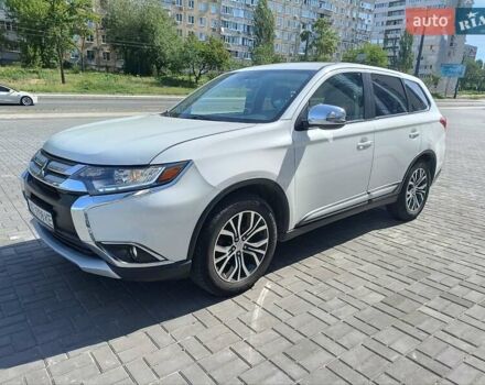 Белый Мицубиси Аутлендер, объемом двигателя 2.36 л и пробегом 145 тыс. км за 15200 $, фото 1 на Automoto.ua