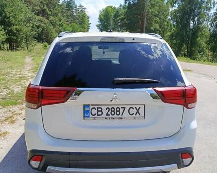 Белый Мицубиси Аутлендер, объемом двигателя 2.36 л и пробегом 142 тыс. км за 15100 $, фото 2 на Automoto.ua