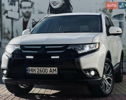 Белый Мицубиси Аутлендер, объемом двигателя 2.4 л и пробегом 147 тыс. км за 12999 $, фото 5 на Automoto.ua