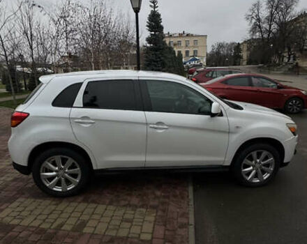 Белый Мицубиси Аутлендер, объемом двигателя 2 л и пробегом 161 тыс. км за 9200 $, фото 2 на Automoto.ua