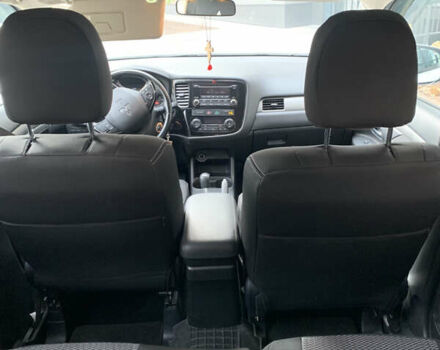 Белый Мицубиси Аутлендер, объемом двигателя 2.36 л и пробегом 47 тыс. км за 16000 $, фото 12 на Automoto.ua