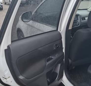 Білий Міцубісі Аутлендер, об'ємом двигуна 2.3 л та пробігом 158 тис. км за 18200 $, фото 13 на Automoto.ua