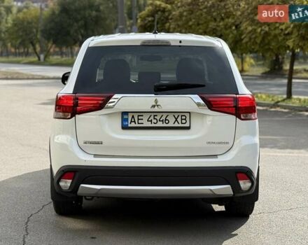 Міцубісі Аутлендер 2015 у Дніпро (Дніпропетровську) на Automoto.ua Білий Міцубісі Аутлендер, об'ємом двигуна 2.36 л та пробігом 178 тис. км за 14500 $, фото 16 на Automoto.ua