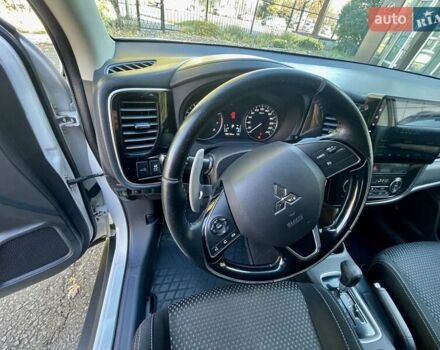 Белый Мицубиси Аутлендер, объемом двигателя 2 л и пробегом 146 тыс. км за 14500 $, фото 18 на Automoto.ua