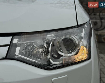 Белый Мицубиси Аутлендер, объемом двигателя 2.2 л и пробегом 140 тыс. км за 16200 $, фото 10 на Automoto.ua