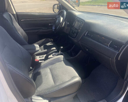 Білий Міцубісі Аутлендер, об'ємом двигуна 2.36 л та пробігом 159 тис. км за 15500 $, фото 13 на Automoto.ua