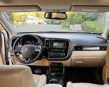 Белый Мицубиси Аутлендер, объемом двигателя 3 л и пробегом 197 тыс. км за 15300 $, фото 42 на Automoto.ua