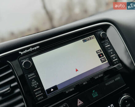 Белый Мицубиси Аутлендер, объемом двигателя 2.2 л и пробегом 140 тыс. км за 16200 $, фото 56 на Automoto.ua