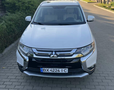 Белый Мицубиси Аутлендер, объемом двигателя 3 л и пробегом 197 тыс. км за 15300 $, фото 4 на Automoto.ua