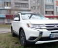 Белый Мицубиси Аутлендер, объемом двигателя 2.4 л и пробегом 77 тыс. км за 15000 $, фото 1 на Automoto.ua