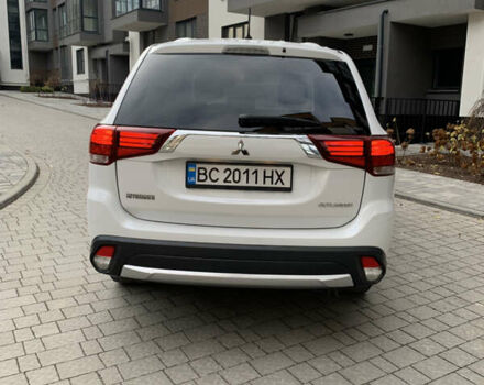 Белый Мицубиси Аутлендер, объемом двигателя 2.36 л и пробегом 47 тыс. км за 16000 $, фото 6 на Automoto.ua