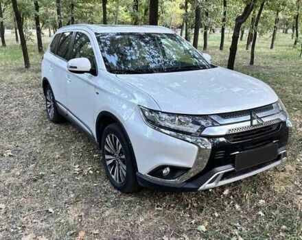 Білий Міцубісі Аутлендер, об'ємом двигуна 3 л та пробігом 109 тис. км за 10500 $, фото 3 на Automoto.ua