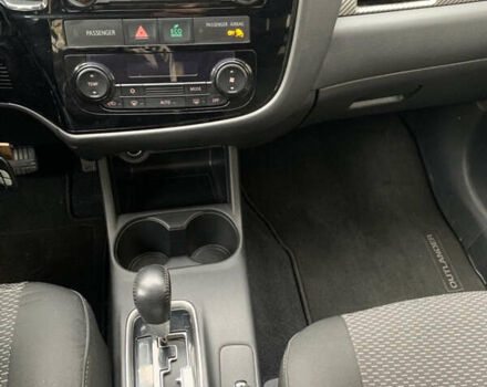 Белый Мицубиси Аутлендер, объемом двигателя 2.36 л и пробегом 47 тыс. км за 16000 $, фото 9 на Automoto.ua